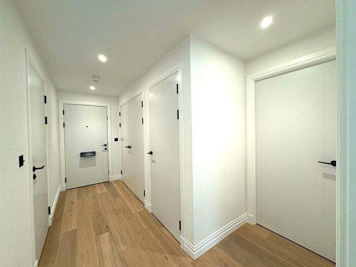 1 Bedroom Flat To Rent In Lockgate Road, London, SW6