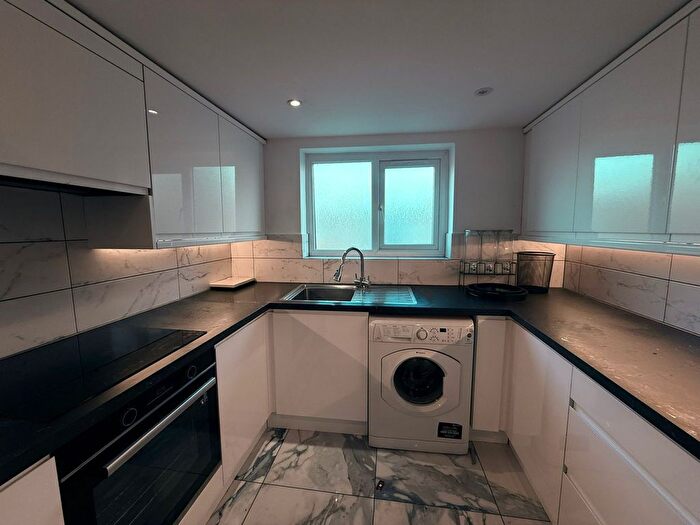 2 Bedroom Flat To Rent In Ilford, IG1