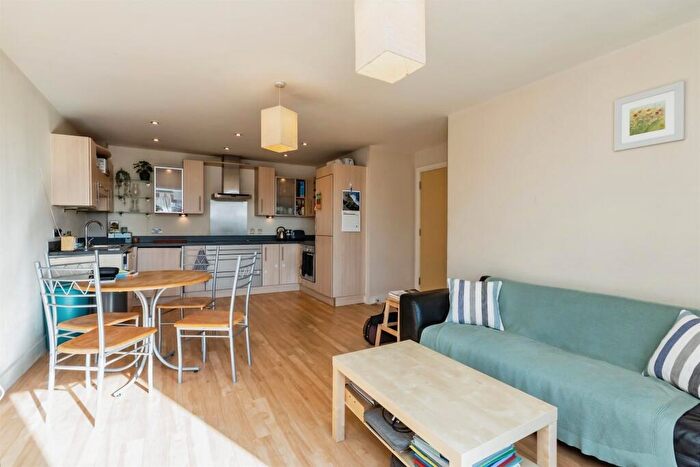 2 Bedroom Apartment For Sale In The Quays, Castle Quay Close, Nottingham, NG7