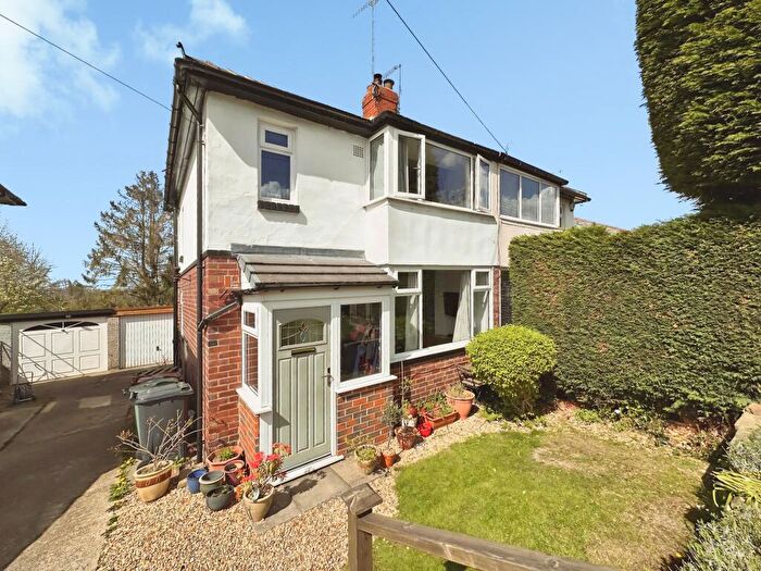 3 Bedroom Semi Detached House For Sale In Whitecote Rise, Leeds, LS13