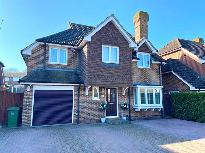 4 Bedroom Detached House For Sale In Stirling Close, Sidcup, DA14