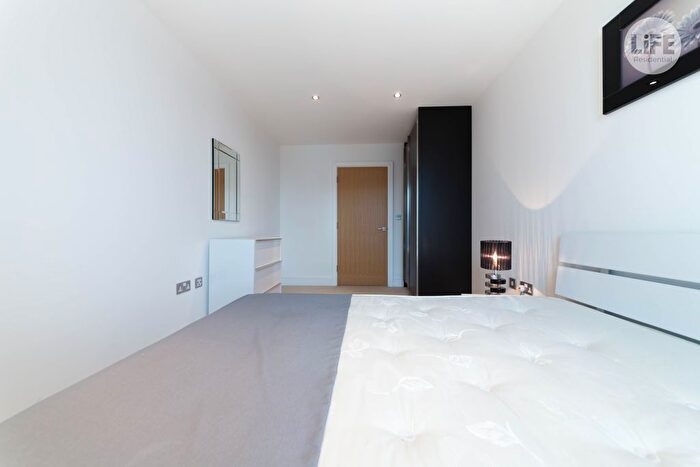 1 Bedroom Flat To Rent In The Crescent, Seager Place, London, SE8