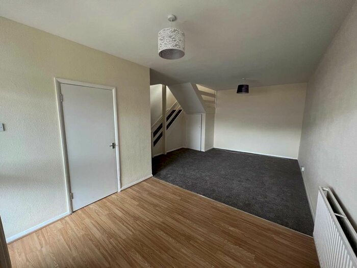 2 Bedroom Flat To Rent In Bedford Square, Dunstable, LU5