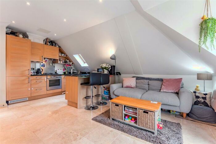 2 Bedroom Apartment To Rent In Wellington Mansions, Ardwell Close, Crowthorne, Berkshire, RG45