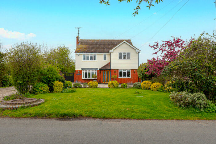 4 Bedroom Detached House For Sale In Hyde Wood Lane, Rochford, SS4