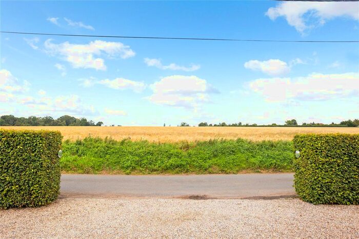 4 Bedroom Detached Bungalow For Sale In Southend, Newbury, RG20