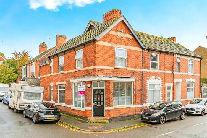 2 Bedroom End Of Terrace House For Sale In Oakley Street, Kettering, NN16