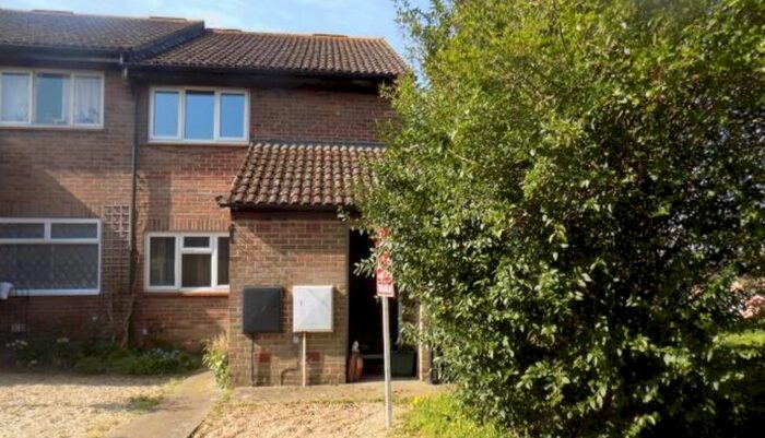 2 Bedroom Maisonette To Rent In Plesman Way, Wallington, SM6