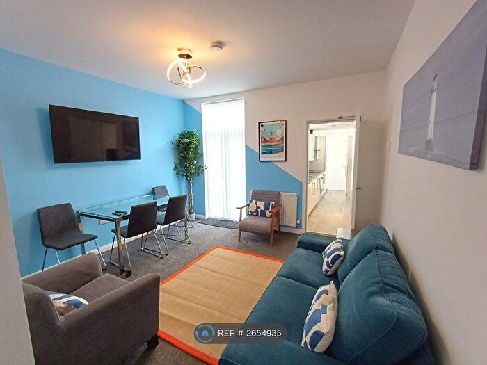 5 Bedroom Semi-Detached House To Rent In City Road, Nottingham, NG7