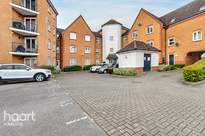2 Bedroom Apartment To Rent In Chelsea Gardens, Harlow, CM17