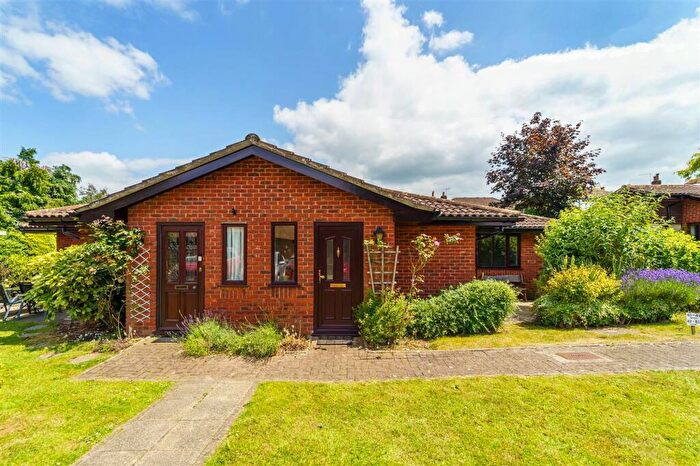 2 Bedroom House For Sale In Oakmead Green, Epsom, KT18