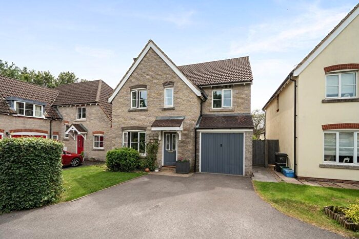 4 Bedroom Detached House For Sale In Yeo Close, Cheddar, BS27
