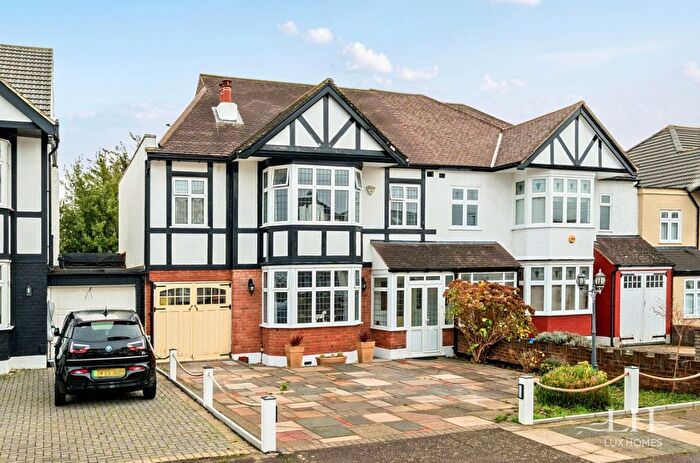 5 Bedroom Semi Detached House For Sale In Chalgrove Crescent, Clayhall, IG5