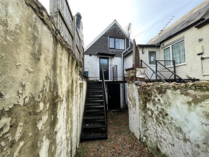 Studio To Rent In New Street, Honiton, Devon, EX14