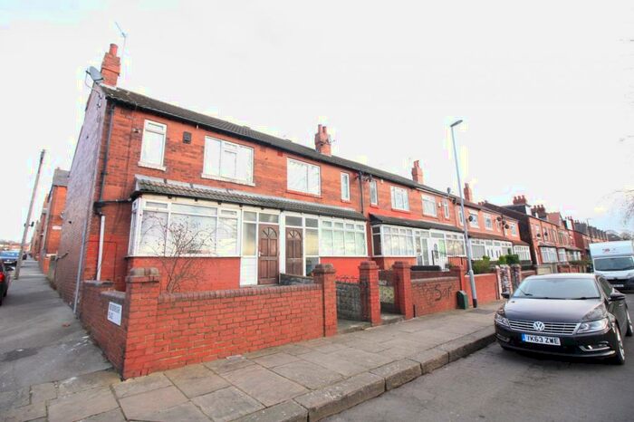 3 Bedroom End Of Terrace House To Rent In Savile Drive, Leeds, West Yorkshire, LS7
