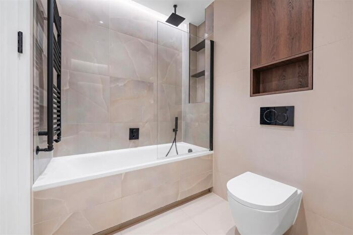 2 Bedroom Flat For Sale In Selby Road, Anerley, London, SE20