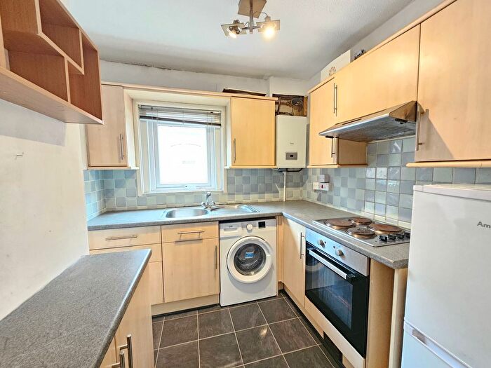 2 Bedroom Flat To Rent In Atherley Road, Shirley, Southampton, SO15