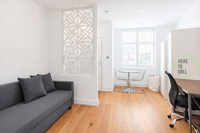 5 Bedroom End Terrace House For Sale In Eton Avenue, East Barnet, EN4