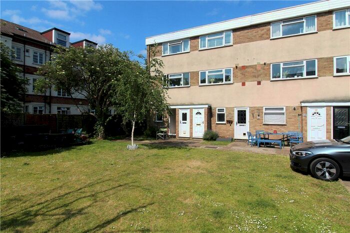 Studio To Rent In Manor Vale, Brentford, TW8