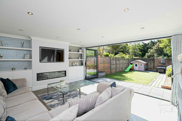 3 Bedroom Terraced House For Sale In Highfield Green, Epping, CM16