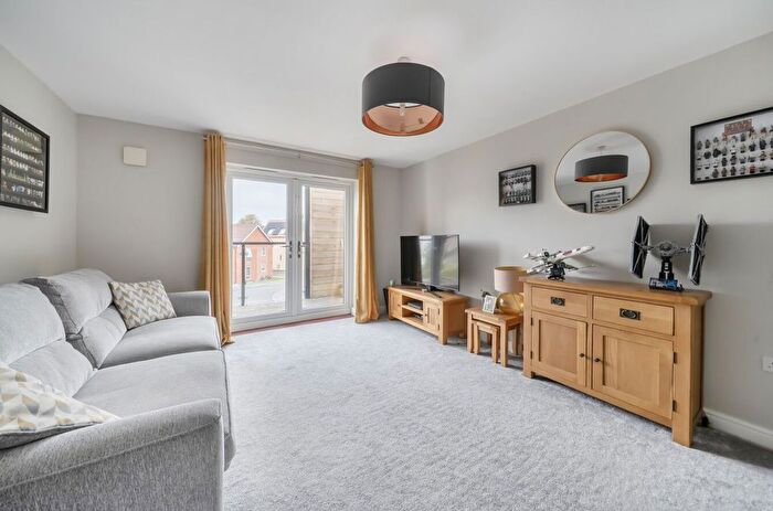 2 Bedroom Flat For Sale In Mills Chase, Bracknell, RG12
