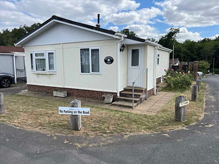 3 Bedroom Mobile/park Home For Sale In Wyatts Covert, Denham Green, UB9
