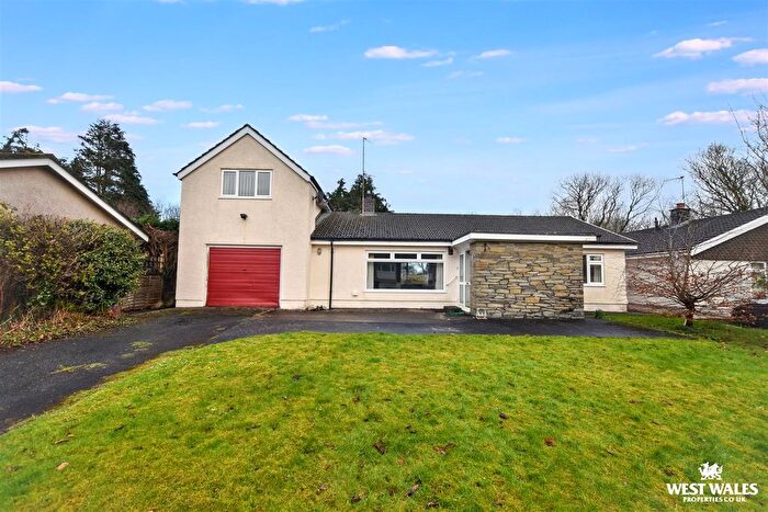 3 Bedroom Detached Bungalow For Sale In Flemish Close, St. Florence, Tenby, SA70