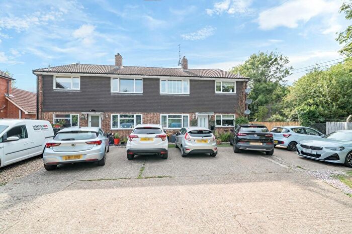 2 Bedroom Maisonette For Sale In Oxenden Road, Tongham, GU10