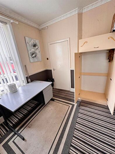 2 Bedroom End Of Terrace House To Rent In Cromer Road, Nottingham, NG3