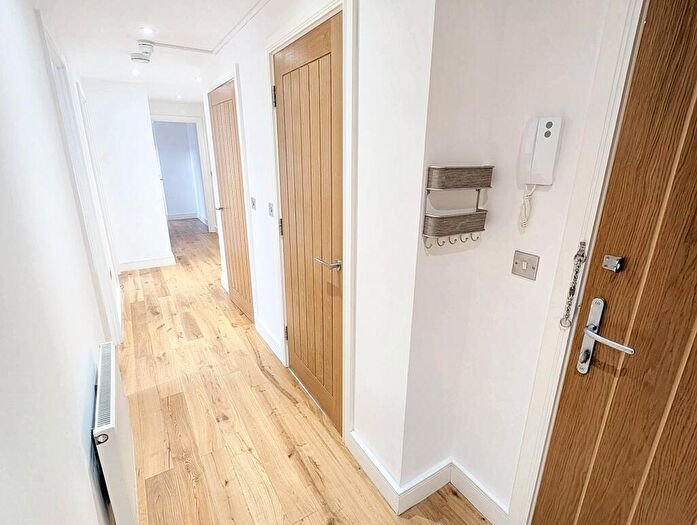 2 Bedroom Flat For Sale In Christopher Road, East Grinstead, RH19