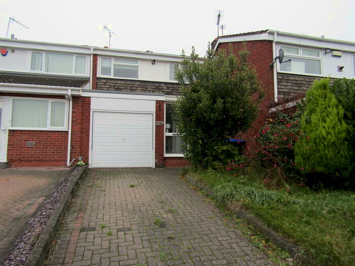 3 Bedroom Semi-Detached House To Rent In Woodfort Road, Great Barr, Birmingham, B43