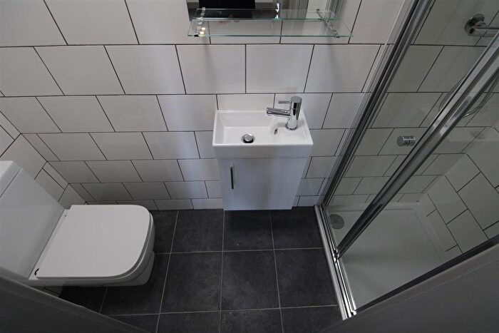 1 Bedroom Property To Rent In Hall Road, Isleworth, TW7