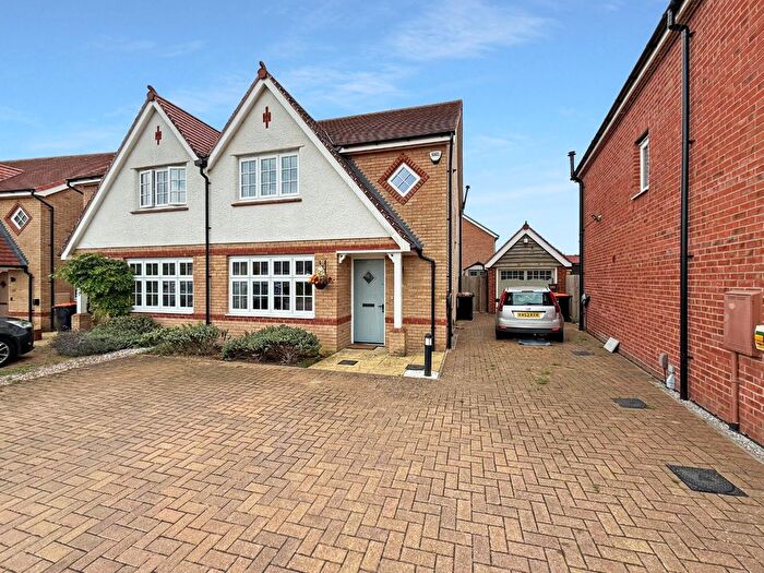 3 Bedroom Semi-Detached House For Sale In Mallard Crescent, Caddington, LU1
