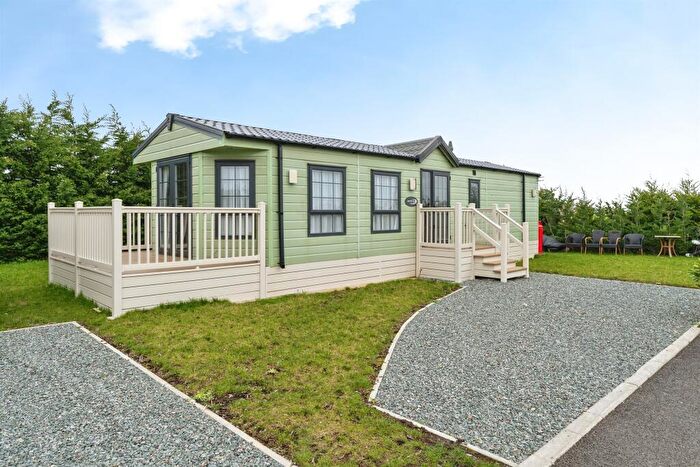 2 Bedroom Detached Bungalow For Sale In New River Bank, Littleport, Ely, CB7