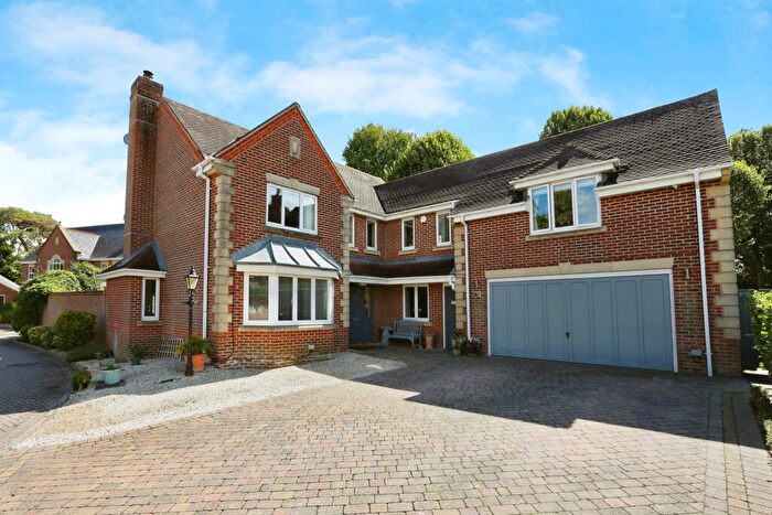 5 Bedroom Detached House For Sale In The Cedars, Fareham, PO16