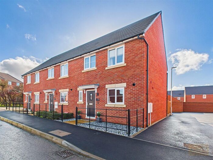 3 Bedroom End Terrace House For Sale In Perrybrook Road, Brockworth, Gloucester, GL3