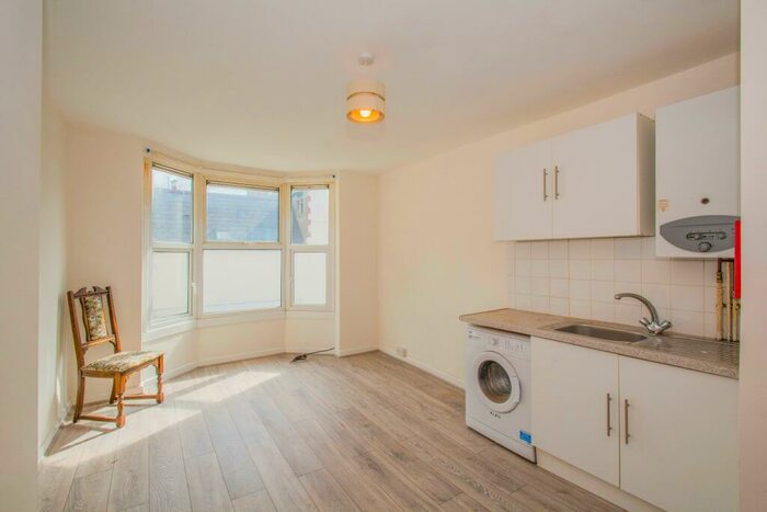 1 Bedroom Property To Rent In Claude Road, Roath, Cardiff, CF24