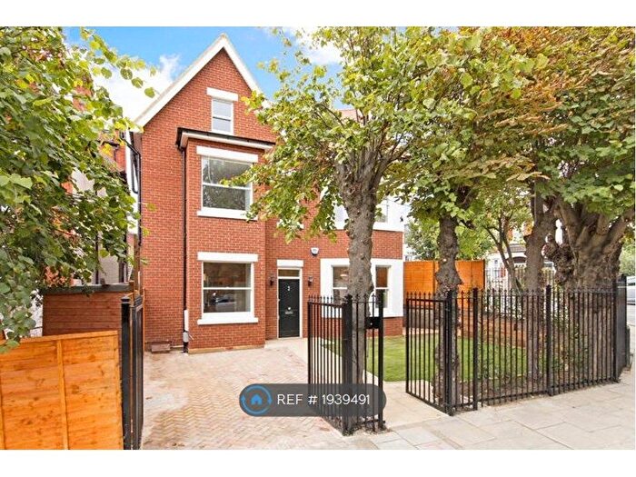 4 Bedroom Detached House To Rent In Streatham, London, SW16