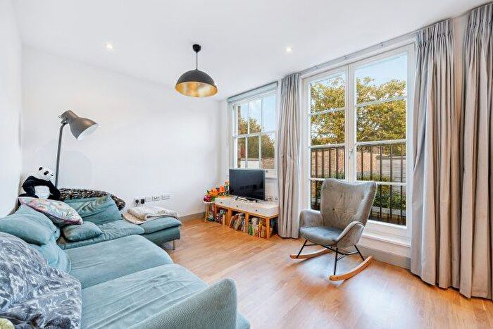 2 Bedroom Flat To Rent In Castlebar Road, London, W5