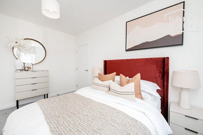 1 Bedroom Flat To Rent In River View, TW18