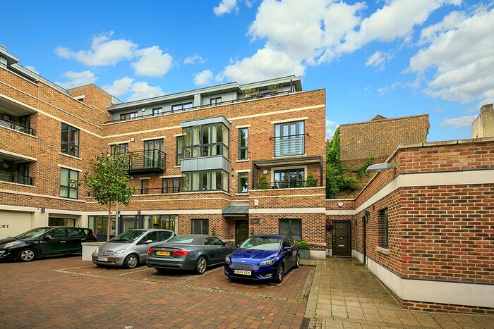 2 Bedroom Flat To Rent In Retreat Road, Richmond, TW9