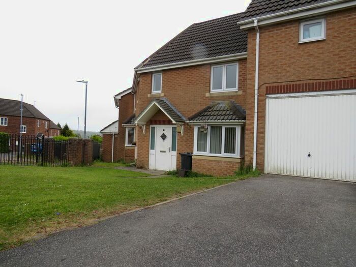 4 Bedroom Property To Rent In Hawthorn Way, Illingworth, Halifax, HX2