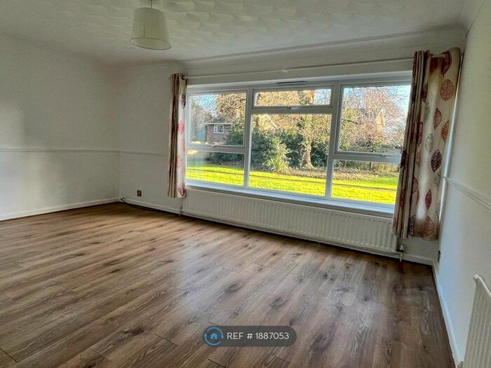 2 Bedroom Flat To Rent In Hoburne Gardens, Christchurch, BH23