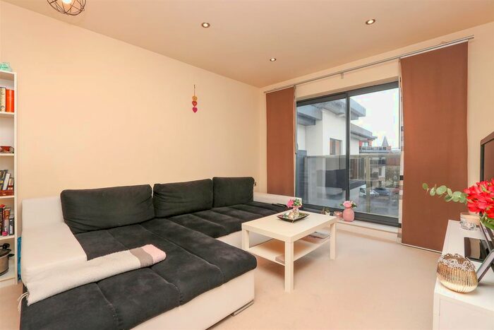 1 Bedroom Flat To Rent In Field View, Chatsworth Road, Chesterfield, S40