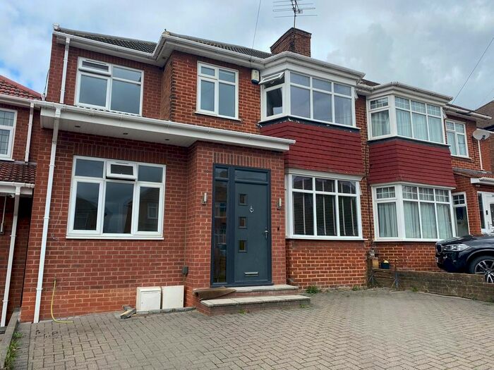 5 Bedroom Semi-Detached House To Rent In Kynance Gardens, Stanmore, HA7