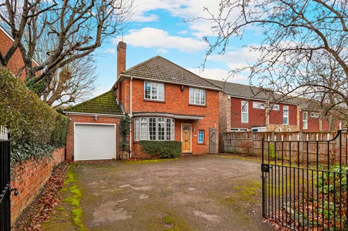 4 Bedroom Detached House For Sale In Hanger Hill, Weybridge, KT13