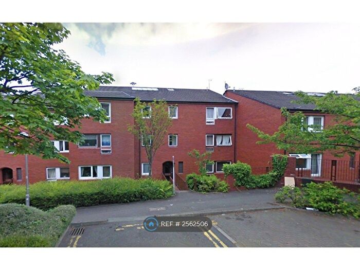 2 Bedroom Flat To Rent In Gillemart Court, Glasgow, G3