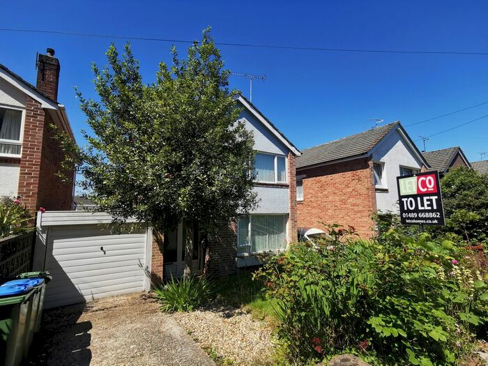 3 Bedroom Link Detached House To Rent In Glencarron Way, Southampton, SO16