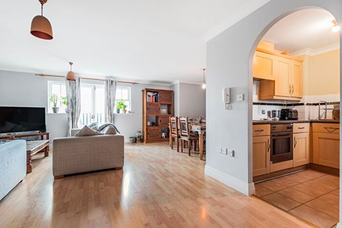 2 Bedroom Flat To Rent In Belvedere Place, London, SW2