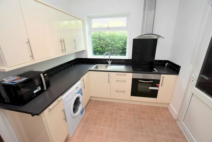 3 Bedroom Semi-Detached House To Rent In Uttoxeter New Road, Derby, Derbyshire, DE22